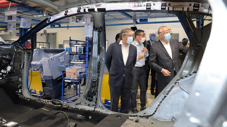 Ministerpräsident Laschet informiert sich über den Wiederanlauf der Produktion bei Ford in Köln