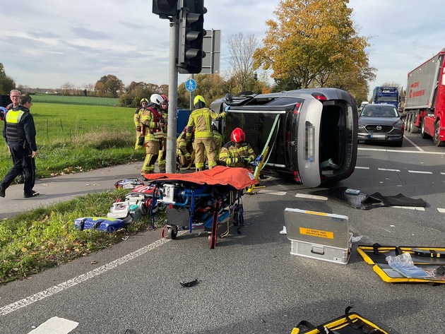 FW Alpen: Verkehrsunfall mit zwei Pkw