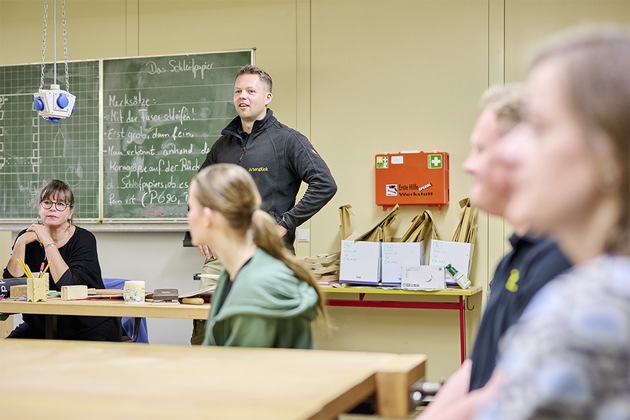 100 Jahre - 100 H&auml;nde f&uuml;r die Artenvielfalt: Verg&ouml;lst f&ouml;rdert im Jubil&auml;umsjahr Umweltbildungsprojekte an Schulen
