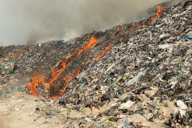Großfeuer auf Balis Mülldeponie bedroht Projektteilnehmer von Global Micro Initiative e.V.