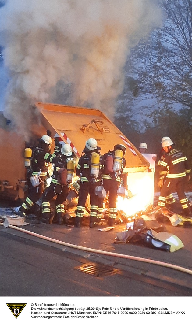 FW-M: Müllpresse in Brand (Moosach)