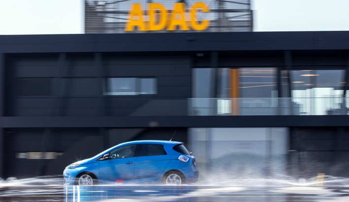Elektroauto leasen und laden: Mehr als 1500 Leasingnehmer durch Kooperation von Renault Deutschland und ADAC SE / ADAC e-Charge bietet Lademöglichkeiten zu transparenten Preisen