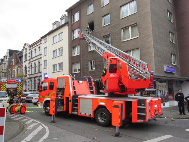 FW-MH: Zimmerbrand in einem Mehrfamilienhaus an der Oberstraße