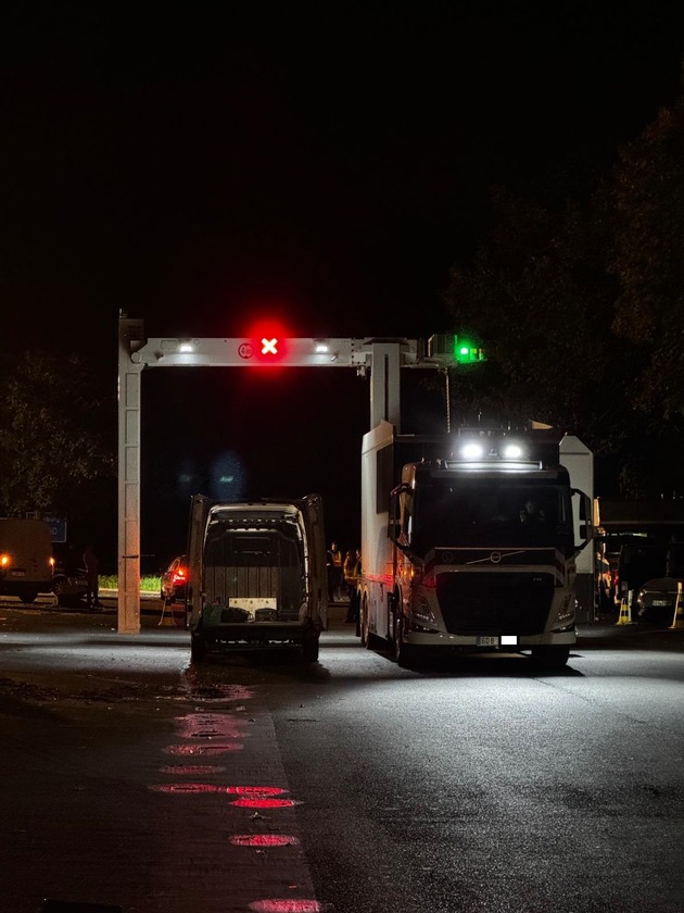 POL-D: Wachtendonk - Kooperative Lkw Kontrollen zur Nachtzeit an der A40 - 56 Lkw kontrolliert - 30mal die Weiterfahrt untersagt - Kurze Bilanz