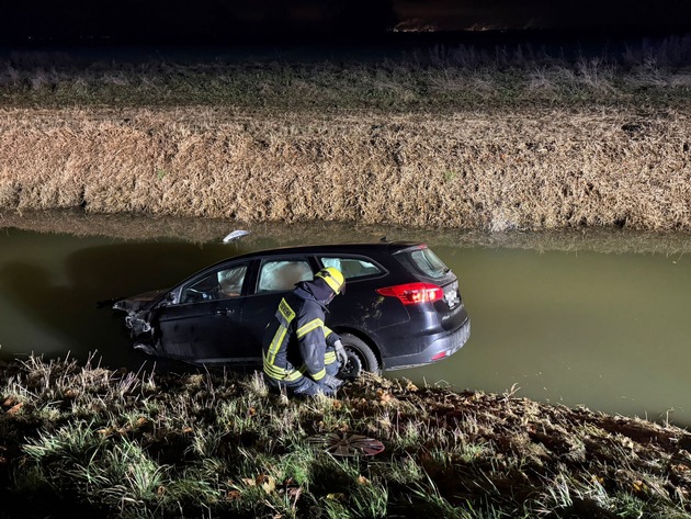POL-STD: Unfall in Drochtersen-Assel - 3 Autoinsassen leicht verletzt