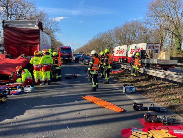 FW-OB: Schwerer Verkehrsunfall auf der Bundesautobahn 3