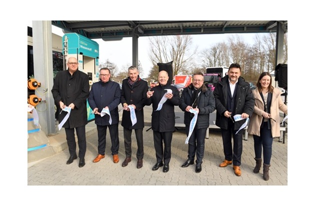 Bundeskanzler Olaf Scholz eröffnet Wasserstofftankstelle von HY.City.Bremerhaven