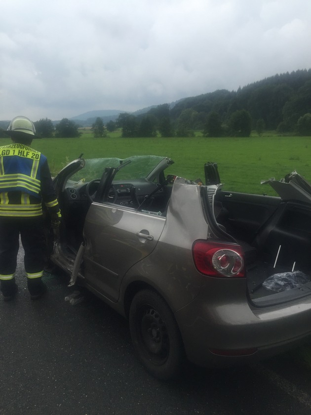 FW Lügde: Technische Hilfe VU /  eingeklemmte Person / drei Verletzte auf der Harzberger Straße