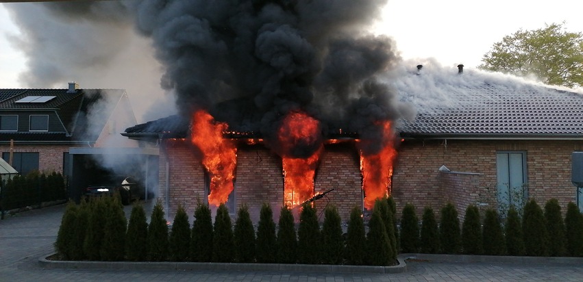 FW-RD: Hausbewohner bei Brand schwer verletzt In der Wohnsiedlung Kastanienhof, in Holtsee, kam es Heute (27.04.2020) zu einem Feuer bei dem eine Person schwer verletzt wurde.