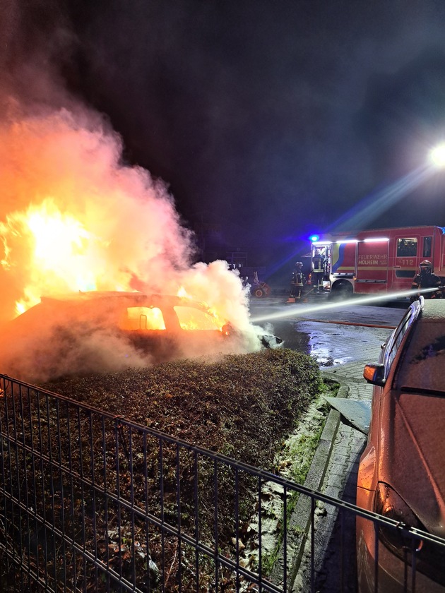 FW-MH: Fahrzeugbrand in Saarn