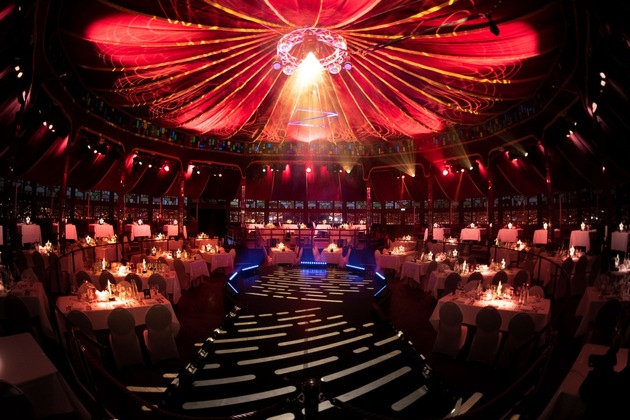 Erinnerung: Einladung zur Premiere Salon Spectacle