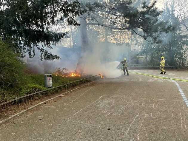 FW Ratingen: Mehrere Flächenbrände im Stadtgebiet Ratingen