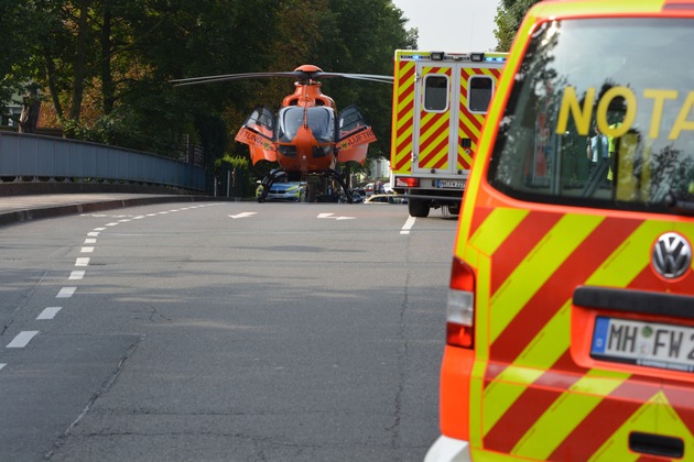 FW-MH: Schwerer Verkehrsunfall mit Radfahrerin.#fwmh