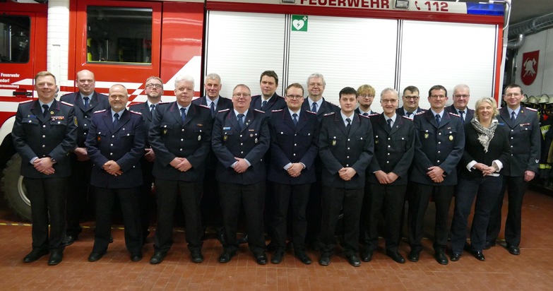 FW S&uuml;dheide: Jahreshauptversammlung der Feuerwehr Beckedorf Matthias L&uuml;ckert mit der Ehrennadel des LFV-Niedersachen in Bronze ausgezeichnet