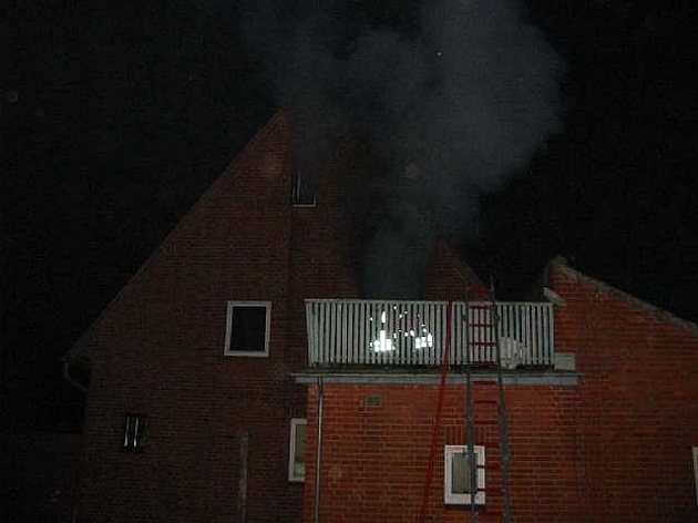 POL-NI: Brand im Obergeschoss eines Einfamilienhauses - Bild im Download -