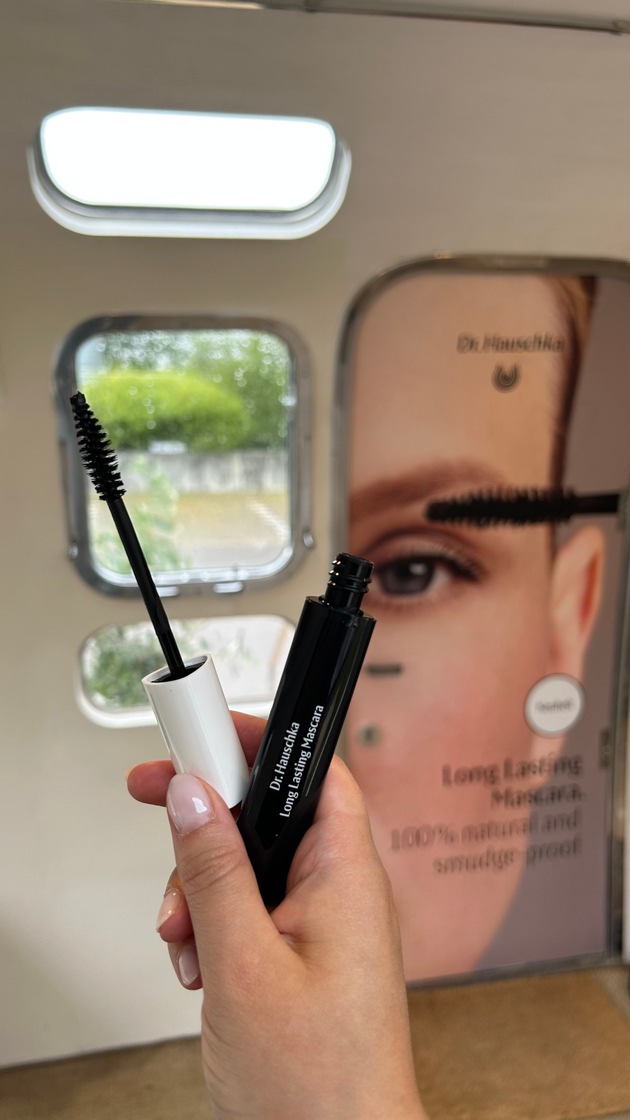 Dr. Hauschka Deutschland-Tour: Zum Neuprodukt Long Lasting Mascara tourt Dr. Hauschka mit seinem Airstream durch sechs deutsche Städte