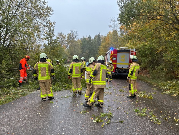 FW Grevenbroich: Stürmisches Wetter beschert Feuerwehr Grevenbroich sechs Einsätze im Stadtgebiet