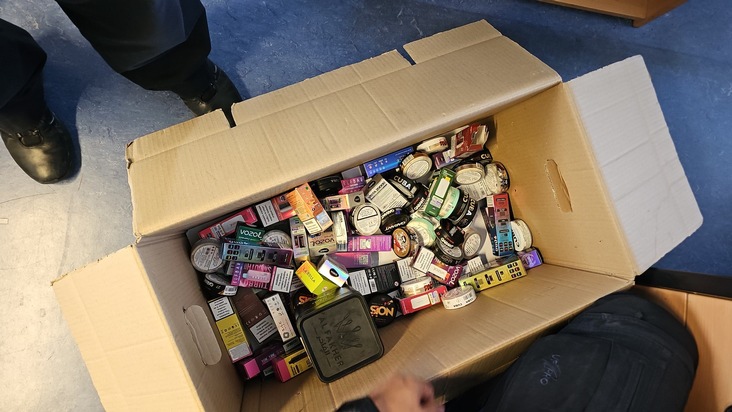 POL-GÖ: (220/2025) Gemeinsame Polizei- und Zolleinsätze in Göttingen: Illegale Vapes - Tabakläden durchsucht, Waren beschlagnahmt