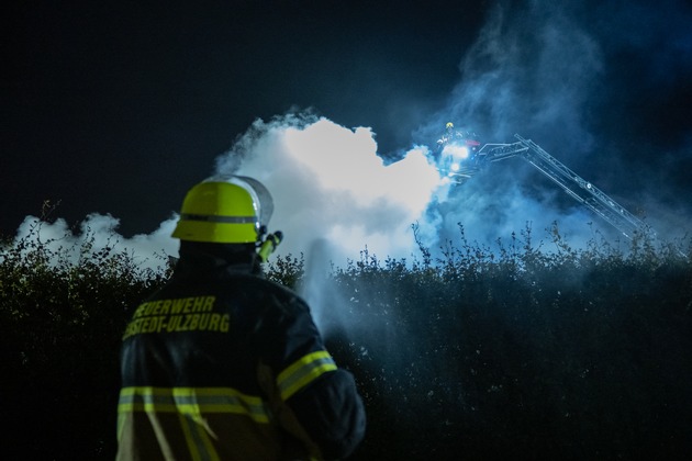 FW-SE: Einfamilienhaus in Henstedt-Ulzburg brennt komplett nieder