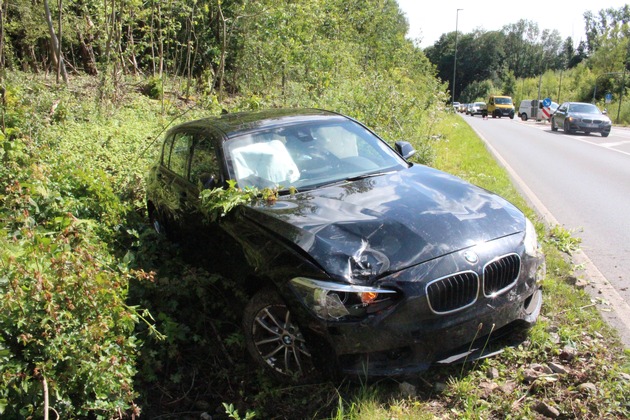 POL-ME: Auto überschlägt sich - 32-jähriger Fahrer wird schwer verletzt - Heiligenhaus - 2407022