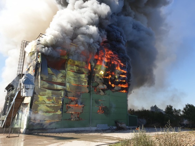 POL-CLP: Neuenkirchen-Vörden - Brand eines Hühnerstalls - aktualisierte Informationen - Bilder