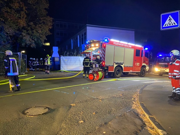 FW-MK: Brand in der ehemaligen Realschule am Bömberg