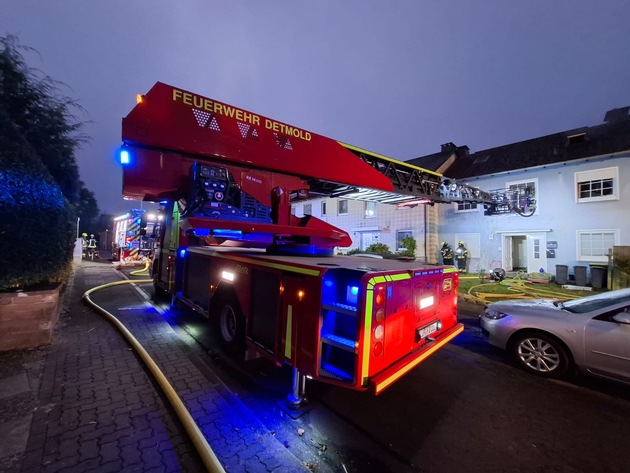 FW-DT: Wohnungsbrand mit Menschenleben in Gefahr - 6 Personen gerettet