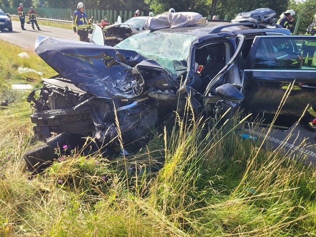 FW-SE: Schwerer Verkehrsunfall zwischen Rickling und Neumünster