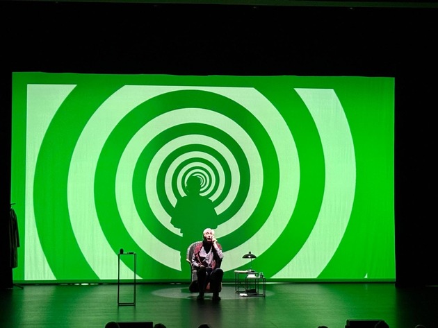 POL-EL: Lingen - Theaterstück &quot;Leg einfach auf!&quot; sensibilisiert hunderte Besucher für Betrugsmaschen am Telefon