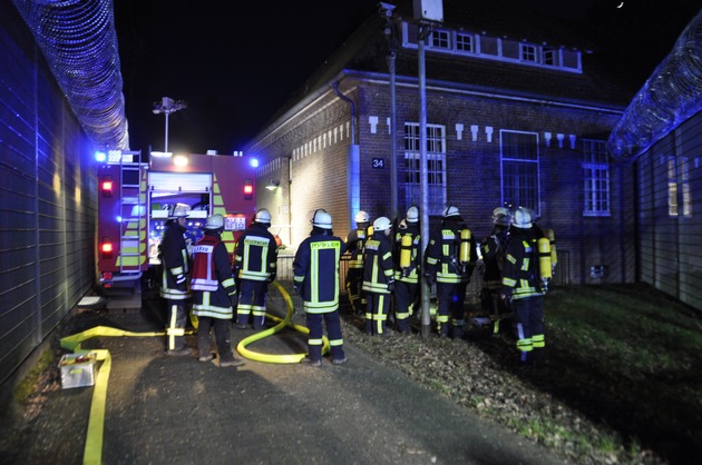 FW-KLE: Zimmerbrand auf forensischer Station der LVR Kliniken Bedburg-Hau