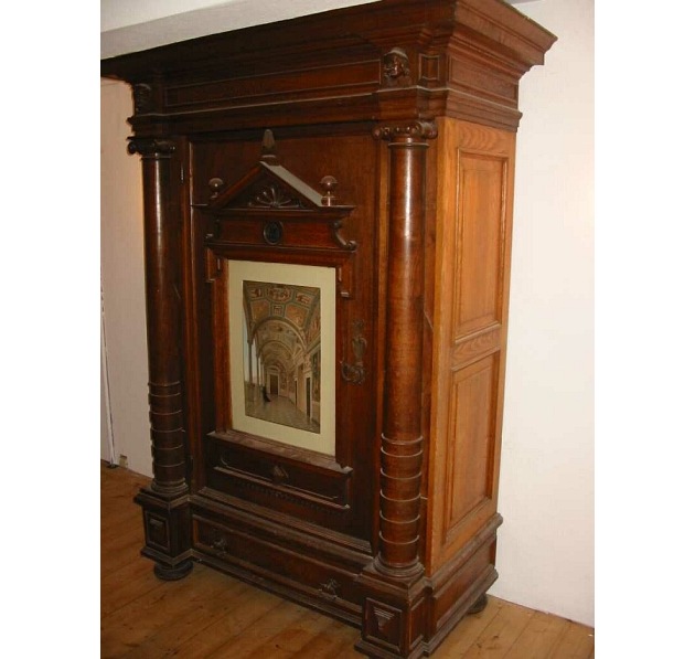 POL-GOE: (1141/03) Antike Möbel gestohlen - Polizei fahndet mit Fotos nach deren Verbleib