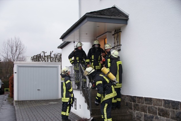 FW-AR: Arnsberger Feuerwehr hat Rußbrand im Kamin schnell im Griff