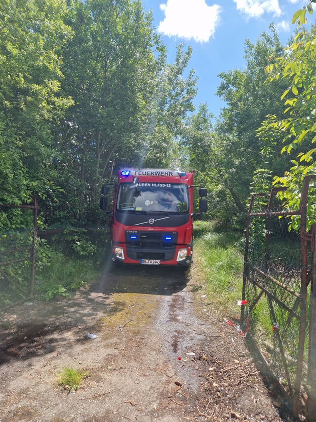 FW Düren: Brand in alter Gärtnerei