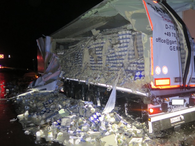 POL-DEL: Autobahnpolizei Ahlhorn: Verkehrsunfall zwischen zwei LKW mit hohem Sachschaden und einer leichtverletzten Person auf der Autobahn 1