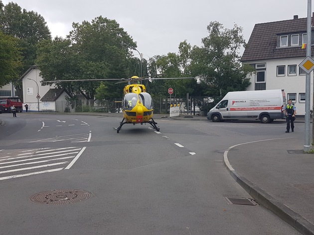 FW-GL: PKW-Fahrer verstirbt nach Verkehrsunfall im Stadtteil Gronau von Bergisch Gladbach