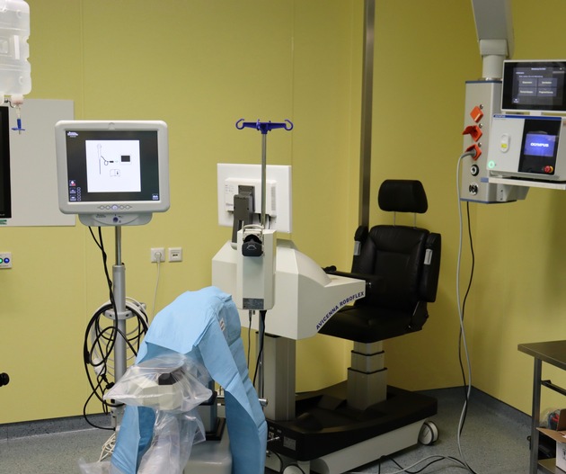 Präziser, schonender, effektiver: Urologen im Asklepios Westklinikum Hamburg behandeln Nierensteine mit innovativem OP-Roboter