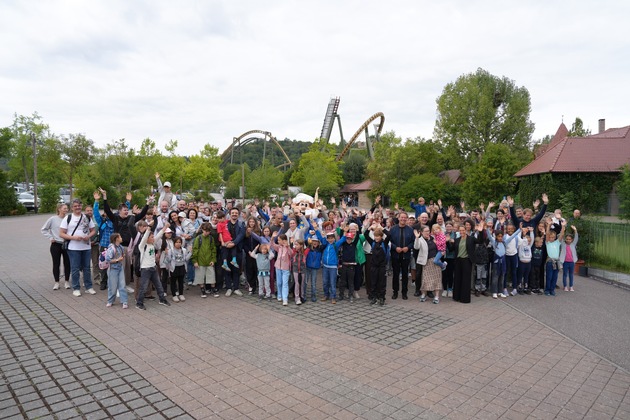 Aktionstag „Helfen macht Freude“ mit Minister Hildenbrand MdL im Erlebnispark Tripsdrill