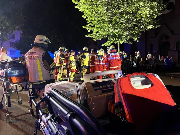 FW-E: Brandeinsatz in Altendorf - Kinderwagen fängt Feuer und sorgt für starke Verrauchung im Treppenraum