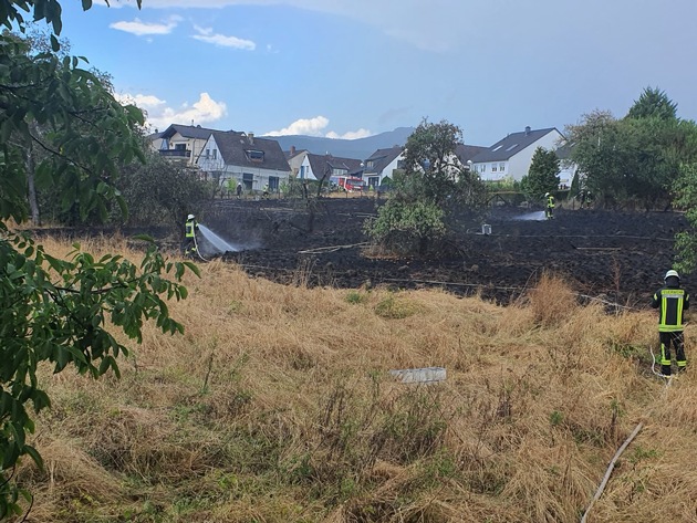 FW Bad Honnef: Erneuter großer Flächenbrand