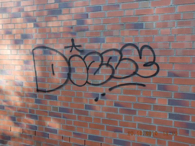 POL-RZ: Farbschmierereien durch Graffiti - die Polizei sucht Zeugen