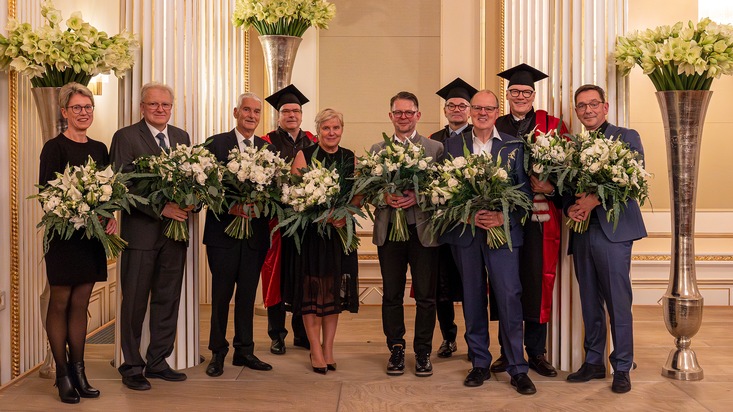 Abschluss des Pionierjahrgangs Medizin: Helios und IRO Group transformieren universitäre Ausbildung
