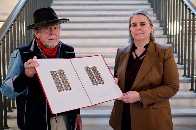 PM: Sonderbriefmarke würdigt „Stolpersteine“-Initiative zum Gedenken an NS-Opfer