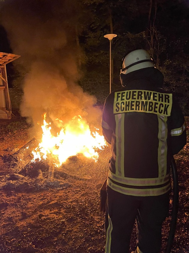 FW-Schermbeck: Feuer am Hogefeldsweg