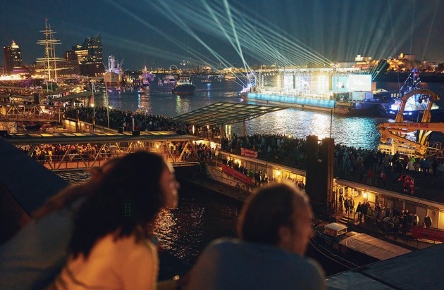 Hamburg Messe und Congress GmbH: Leinen los beim 836. HAFENGEBURTSTAG HAMBURG: 7 Erlebnisse, die du nie vergisst / Wenn die Elbe im Lichterglanz funkelt, majestätische Großsegler einlaufen und Musik über das Wasser klingt