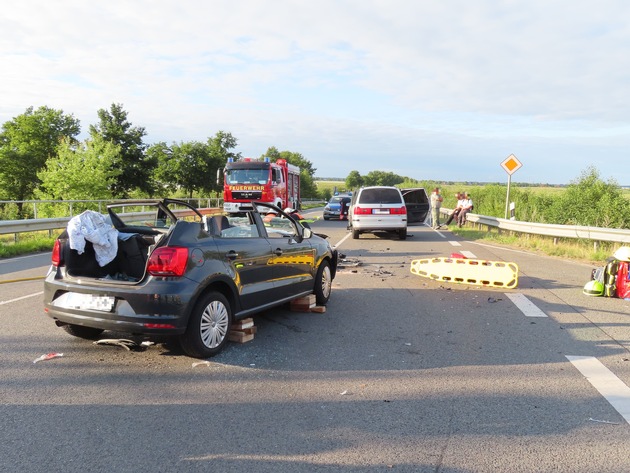 POL-STD: 29-jährige Autofahrerin bei Unfall in Ladekop schwer verletzt