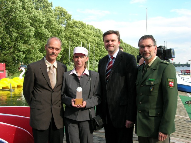 POL-NOM: Preis für Zivilcourage 2007 an Northeimerin (Bilder im Anhang)