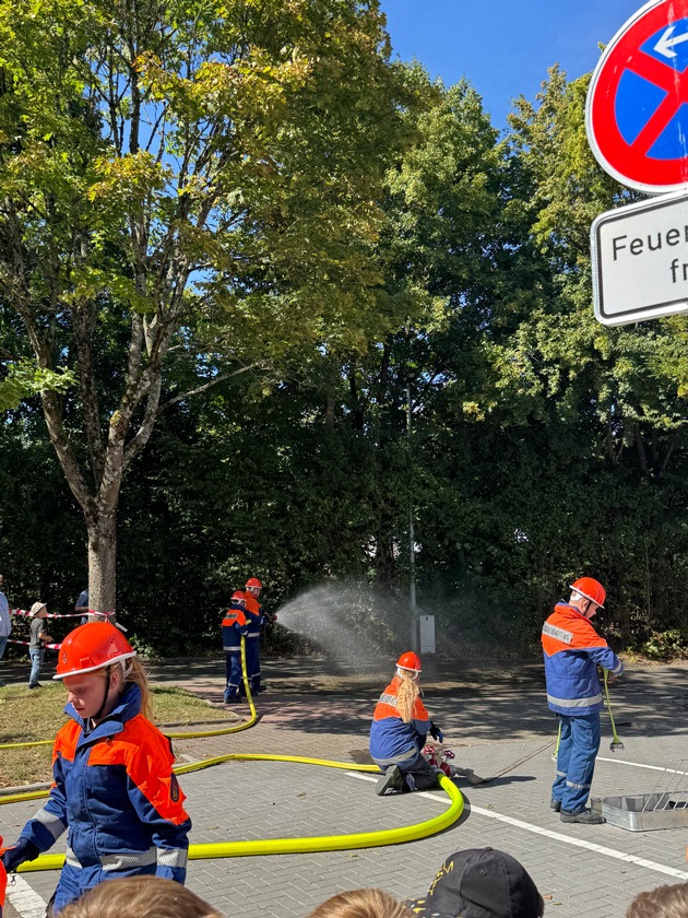 FW-AR: Erfolgreicher Tag der offenen Tür beim Löschzug Oeventrop