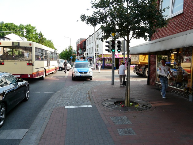 POL-WL: Radfahrerin wird durch Lkw überrollt und tödlich verletzt