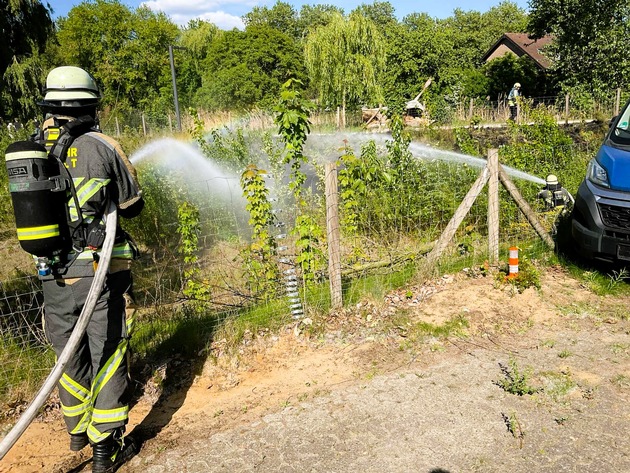 FW Bocholt: Vegetationsbrand am Radweg - Feuerwehr verhindert Ausbreitung