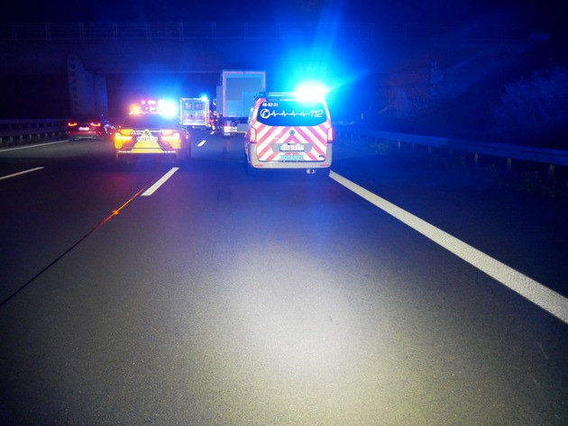 POL-ROW: ++ Tödlicher Verkehrsunfall auf der A1: Polizei sucht dringend Zeugen ++ Bitte teilen! ++